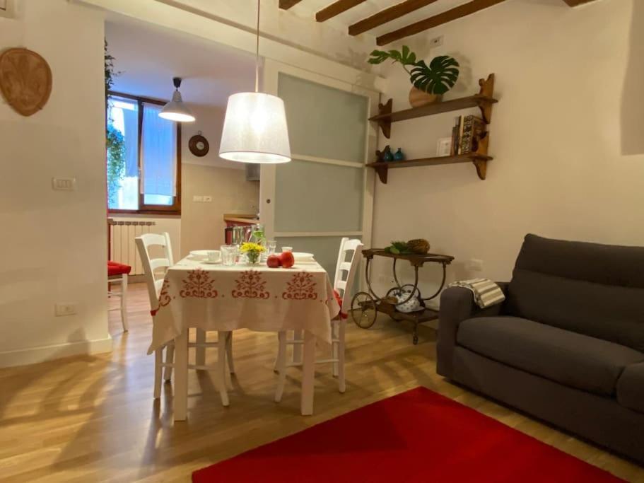 פירנצה San Lorenzo Apartment In Red מראה חיצוני תמונה