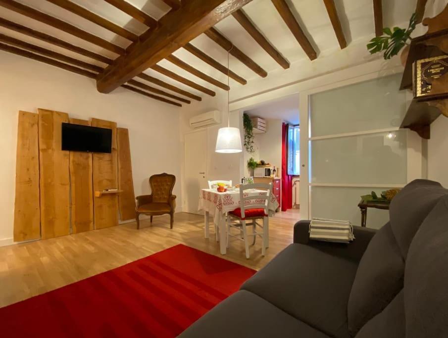 פירנצה San Lorenzo Apartment In Red מראה חיצוני תמונה