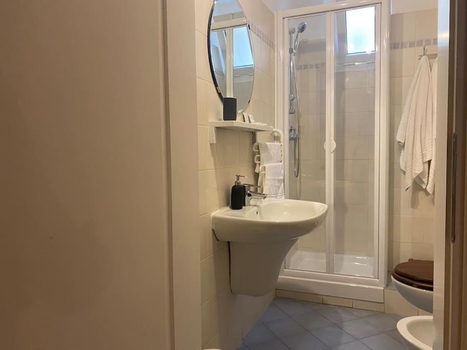 פירנצה San Lorenzo Apartment In Red מראה חיצוני תמונה