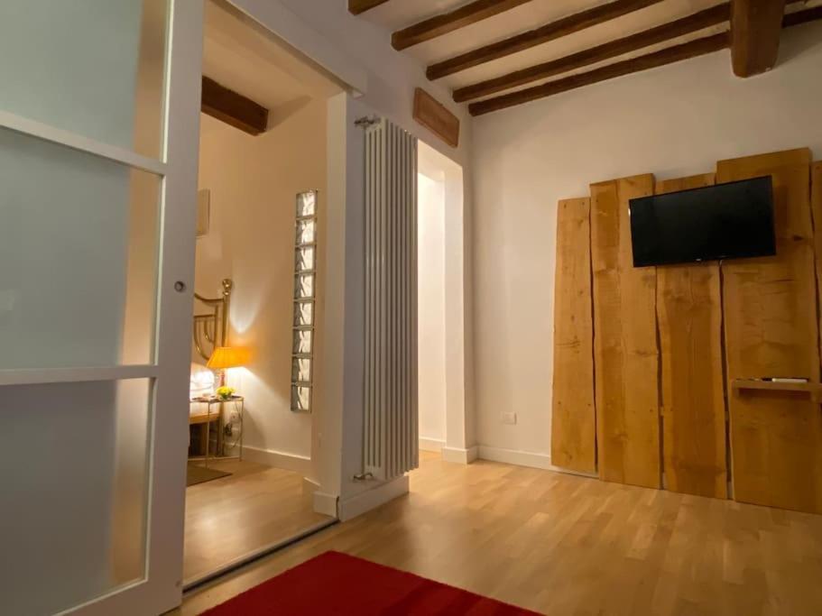 פירנצה San Lorenzo Apartment In Red מראה חיצוני תמונה